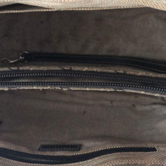 Authentic Dooney & Bourke purse. - Picture 6 of 8